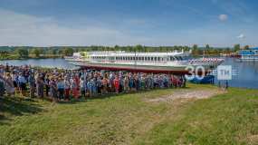 В Татарстане спустили на воду первое в стране пассажирское судно на СПГ