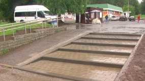 В Нижнекамске на ул.Гагарина восстанавливают разрушенные лестницы