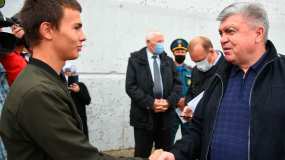 Татарстанскому подростку, спасшему при пожаре бабушку, подарили телефон - НТР 24