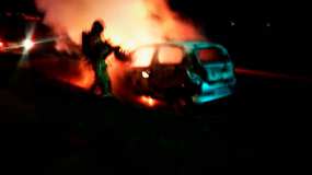 В Татарстане во время патрулирования полицейские заметили горящий автомобиль и вызвали пожарных - НТР 24