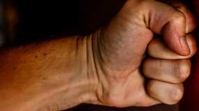 Татарстанец избил и порезал собутыльника, с которым познакомился на кладбище - НТР 24