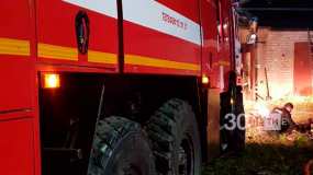 В Татарстане спасатели вскрыли гараж, чтобы спасти мужчину из огня