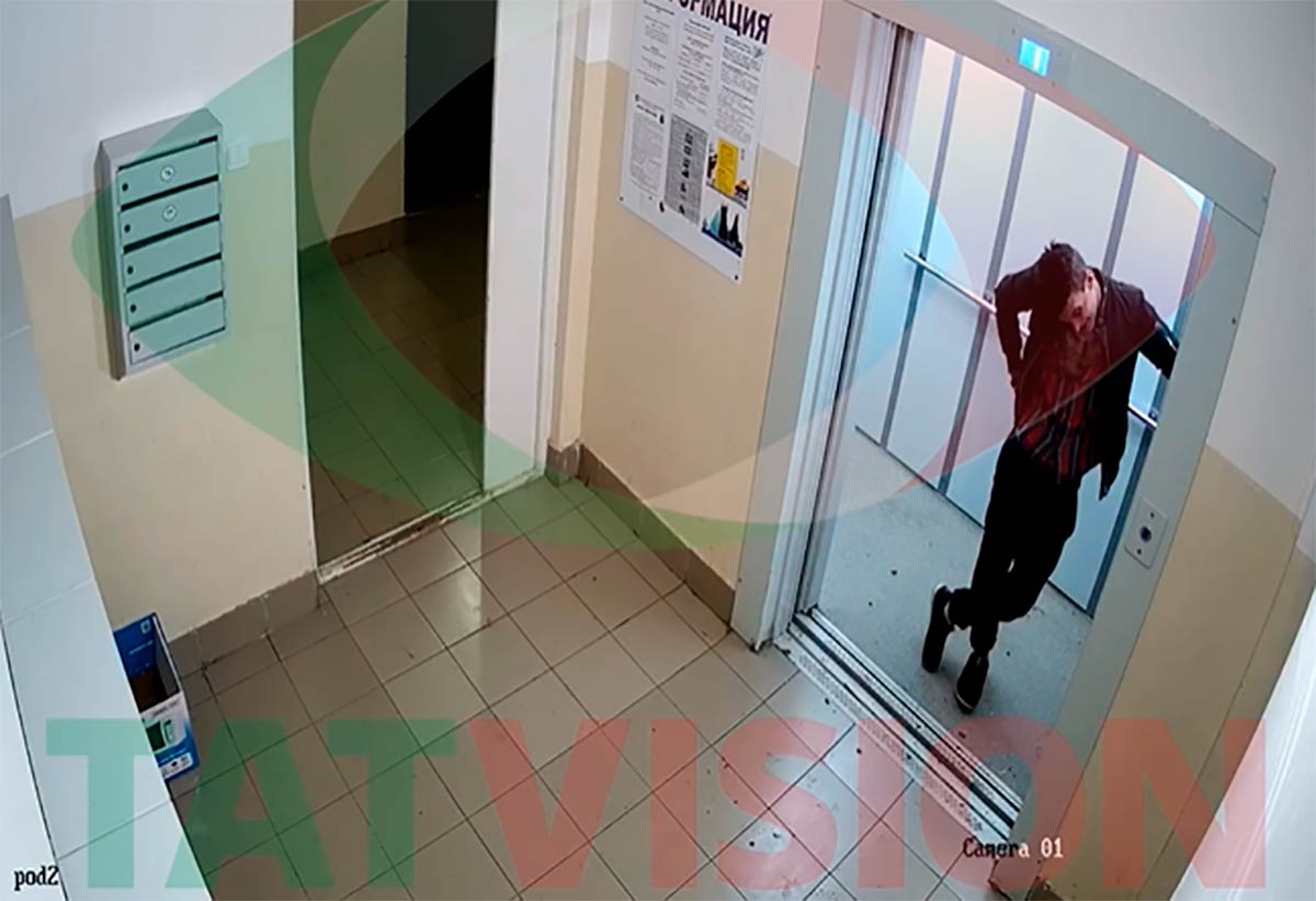 Молодой человек два часа пытался выбраться из подъезда многоэтажки в Нижнекамске