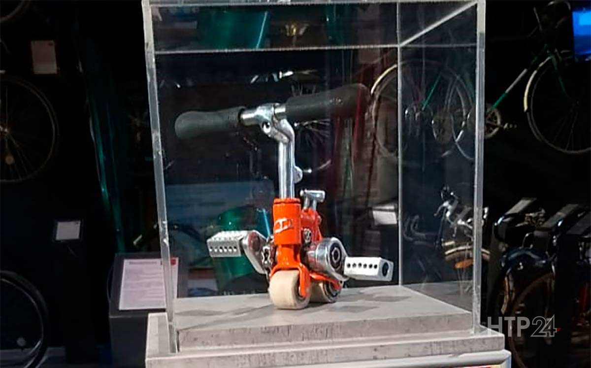 В нижнекамском музее «Велики» появился самый маленький велосипед в мире