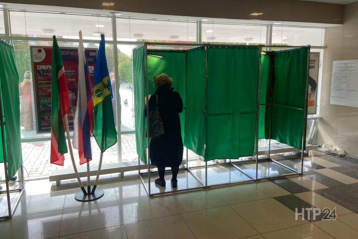 Жители Нижнекамска активно голосуют на выборах президента Татарстана