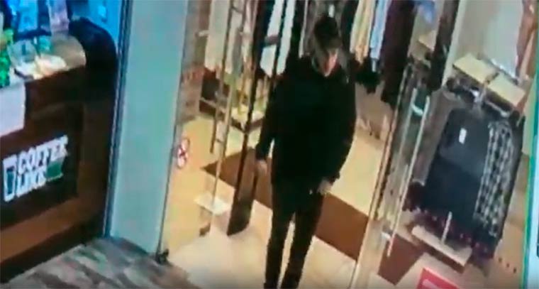 В Нижнекамске мужчина в кепке украл куртку, теперь его ищет полиция