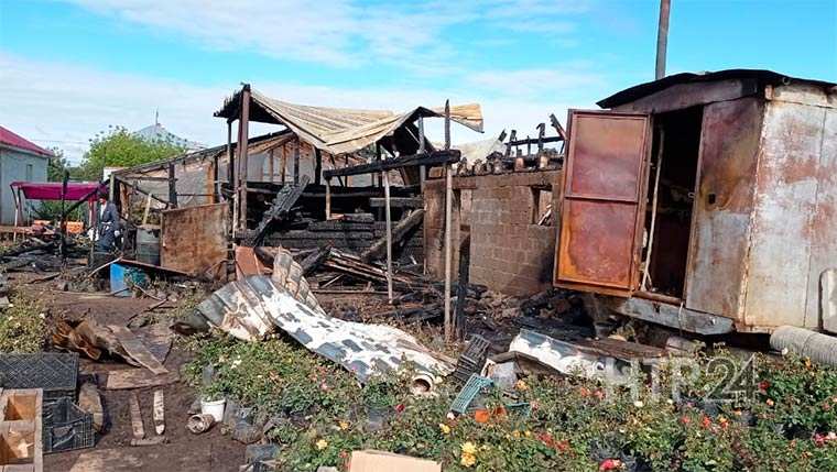 Во время чаепития в селе Борок Нижнекамского района сгорели баня, сарай и вагончик