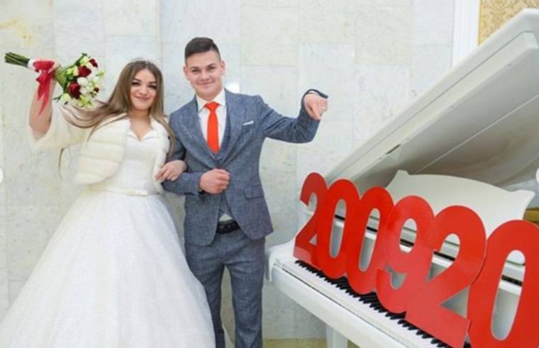 В нижнекамском ЗАГСе 20 сентября зарегистрировали свой брак десять пар молодожёнов