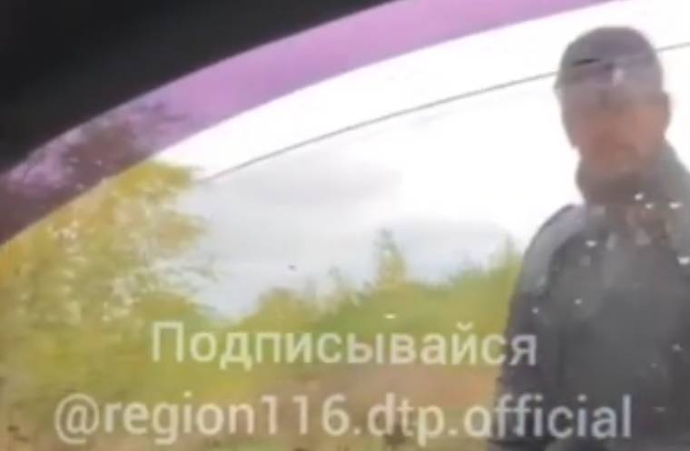 В Татарстане задержан мужчина в чёрном плаще, который ходил возле школы с ножом