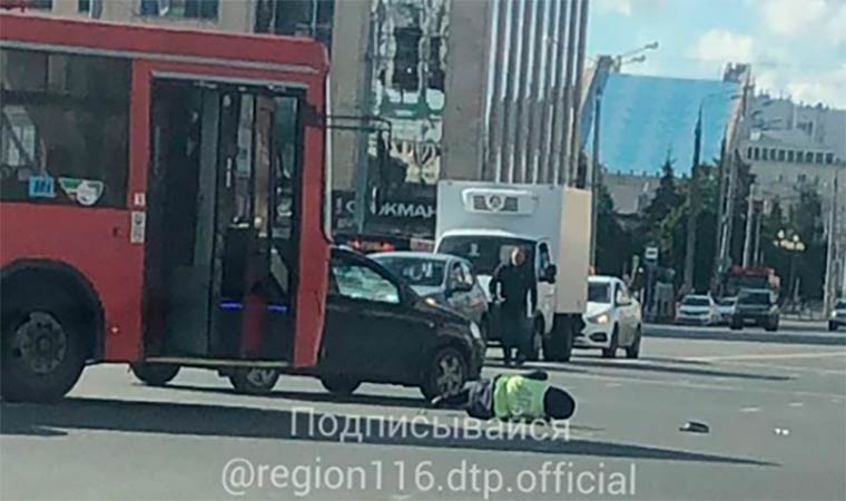 Маршрутный автобус сбил инспектора ДПС в Татарстане