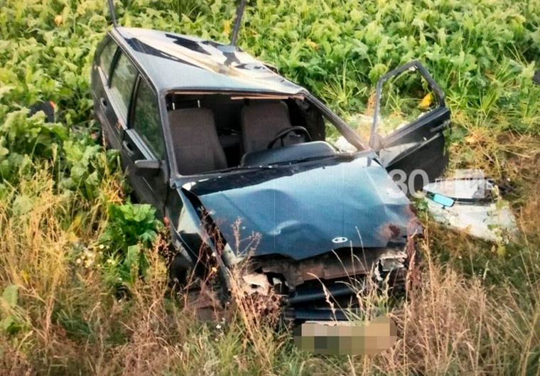 В Татарстане водитель «Лады» сломал позвоночник, вылетев в кювет
