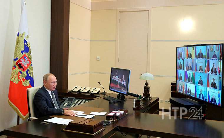 Президент России поздравил Минниханова с победой на выборах
