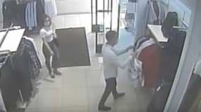 Полиция Нижнекамска устанавливает личность пары в масках из магазина одежды