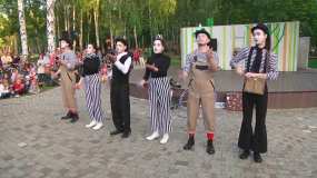 В Нижнекамске впервые выступил уличный театр «Лёгкие крылья»