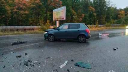 Нижнекамец на «Приоре» не уступил дорогу «Шкоде» на перекрёстке — пострадало трое - НТР 24