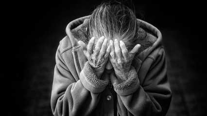 В Татарстане пьющая женщина систематически истязает свою пожилую мать - НТР 24