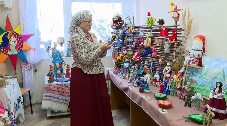 В Доме дружбы народов Нижнекамска открылась выставка кукол ручной работы