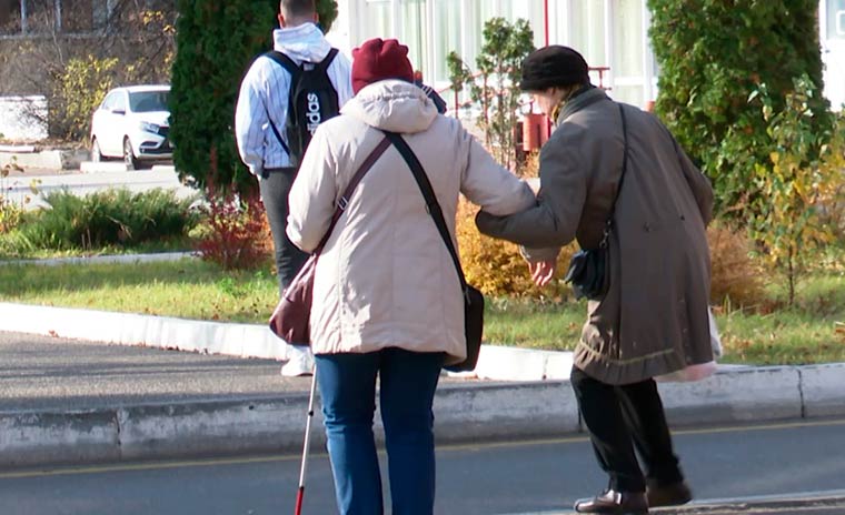Помогают ли нижнекамцы незрячим пешеходам: социальный эксперимент телеканала НТР 24
