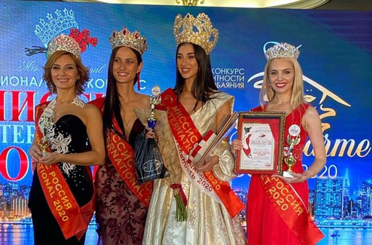 Жительницы Татарстана привезли короны с конкурса красоты