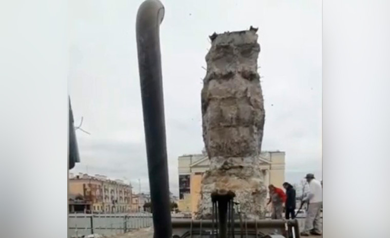 В Казани снесли постамент памятника Ленину