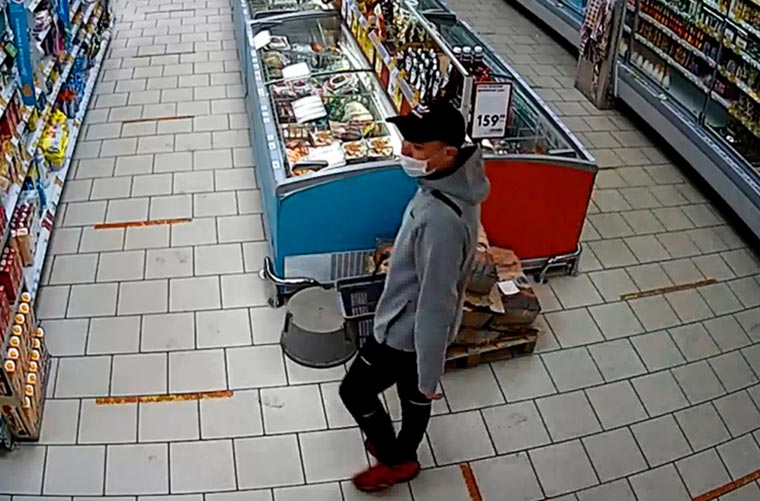 В Нижнекамске мужчина в маске украл продукты из «Пятёрочки» на 4,4 тыс рублей