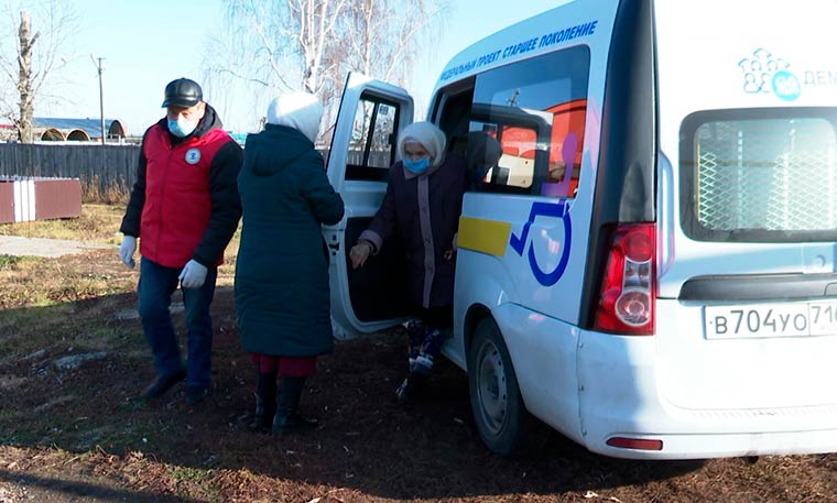 Пожилых сельчан Нижнекамского района на медосмотры возит специальный автомобиль