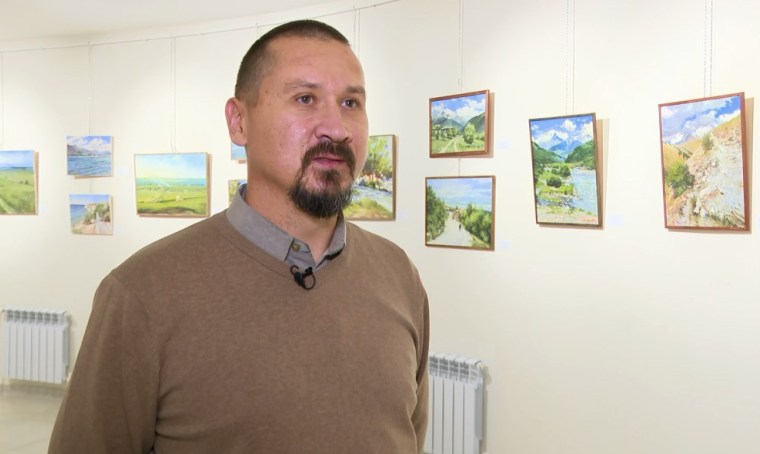 В Нижнекамске открылась выставка челнинского художника с пейзажами Татарстана