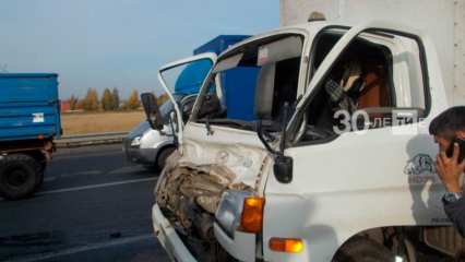 В Нижнекамске столкнулись два грузовика, пострадал водитель