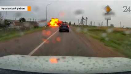 В Татарстане бензовоз врезался в микроавтобус и взорвался, момент попал на видео