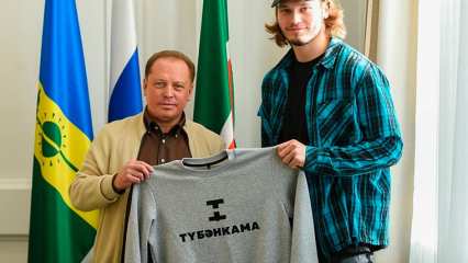 Айдар Метшин встретился с обладателем Кубка Стэнли Михаилом Сергачёвым - НТР 24