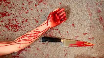 Школьница пырнула ножом подругу из-за мальчика - НТР 24