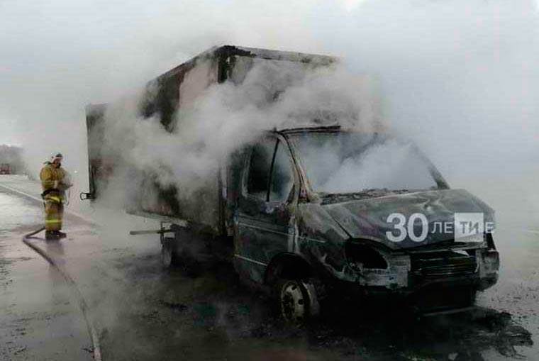 В Татарстане на автотрассе М7 сгорел грузовик с молоком