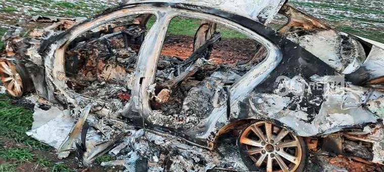 Выгоревшую дотла иномарку и труп водителя нашли посреди поля в Татарстане