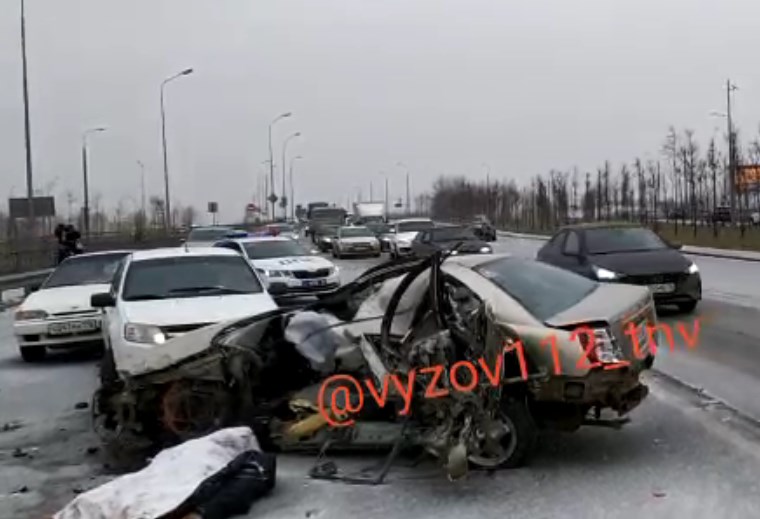 Татарстанец погиб в ДТП с 6 машинами: его иномарку разорвало на части