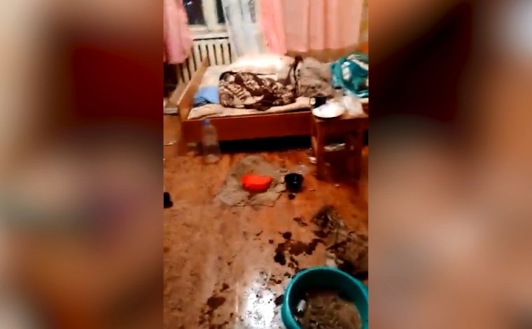 В нижнекамском общежитии жилец целый месяц испражнялся прямо на пол у себя в комнате