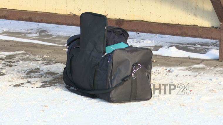 Кинологи выяснили, что было в забытой сумке на остановке в Нижнекамске
