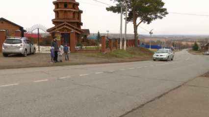 Жители деревни в Нижнекамского района жалуются, что на их оживлённой дороге нет ни одного пешеходного перехода
