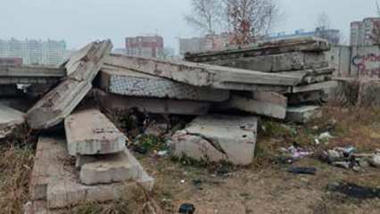 В Нижнекамске нашли свалку бетонных плит
