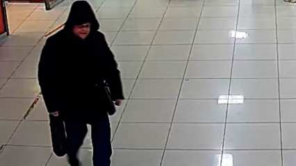 Полиция Нижнекамска ищет вора, который украл деньги у мужчины в торговом центре