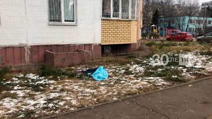 В Татарстане погибла девушка, которая спрыгнула из окна многоэтажки
