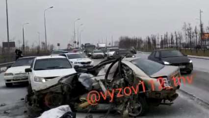 Татарстанец погиб в ДТП с 6 машинами: его иномарку разорвало на части