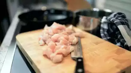 Вкусная закуска на основе отварного куриного мяса - пальчики оближешь