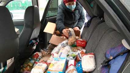Супруги-волонтёры из Нижнекамска передали продукты нуждающимся жителям п. Строителей