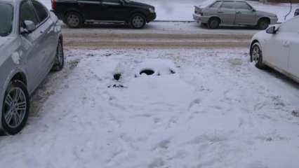 На ул. Вокзальной в Нижнекамске вместо парковки образовался провал - НТР 24