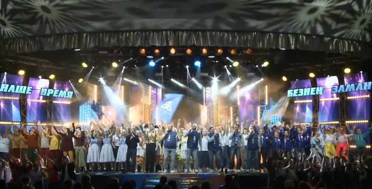 Команда из Нижнекамска стала лауреатом фестиваля работающей молодёжи «Наше время — Безнен заман»