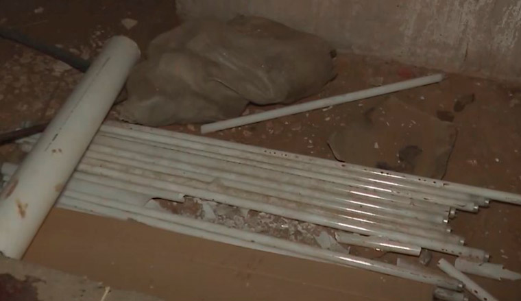 В подвале жилого дома в Челнах нашли склад разбитых ртутных ламп