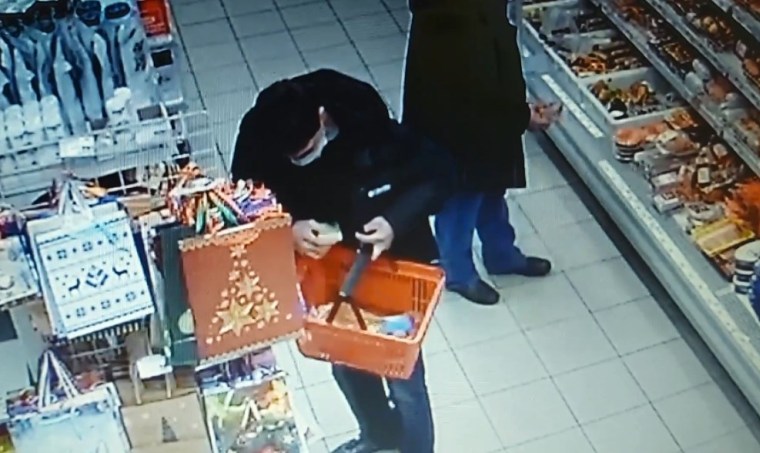 Полиция Нижнекамска разыскивает вора, укравшего продукты из супермаркета