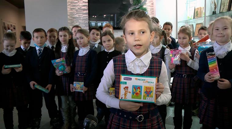 Ещё две школы Нижнекамска присоединились к благотворительной акции «Стань Дедом Морозом»