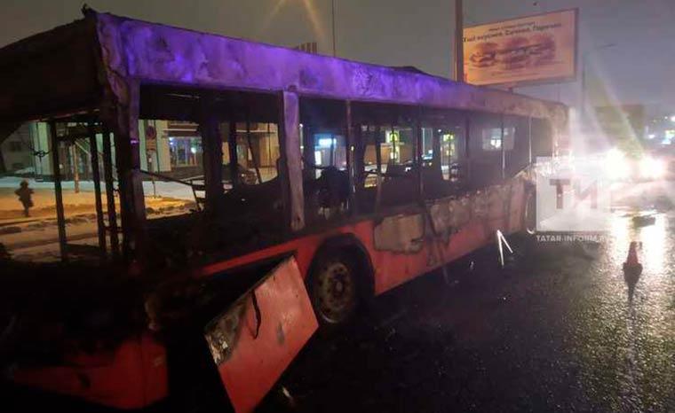 В Казани пожар уничтожил автобус