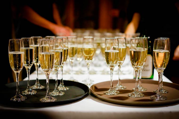 В преддверии Нового года в России упали продажи шампанского